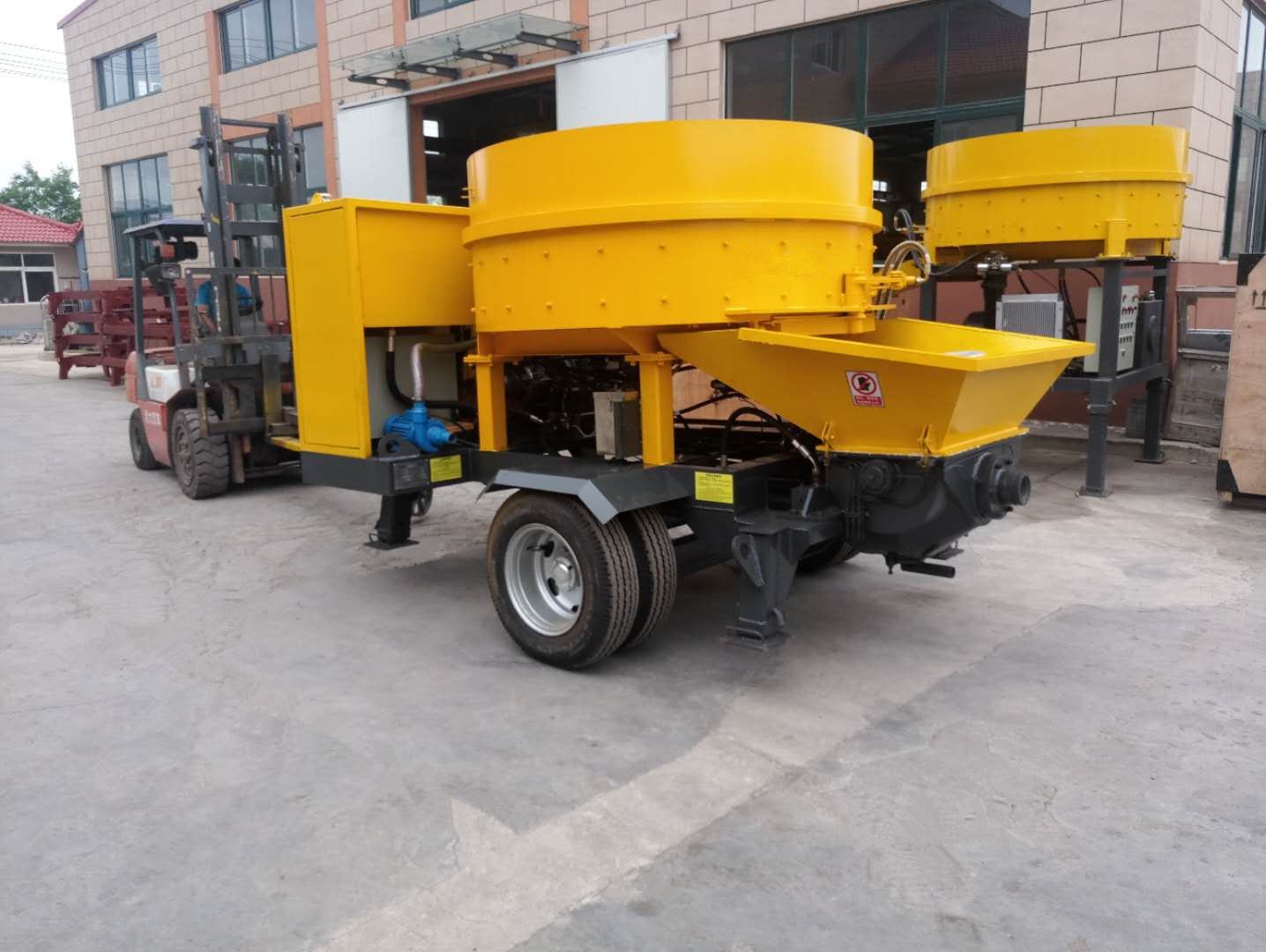 3-disc mixer with conveying pump